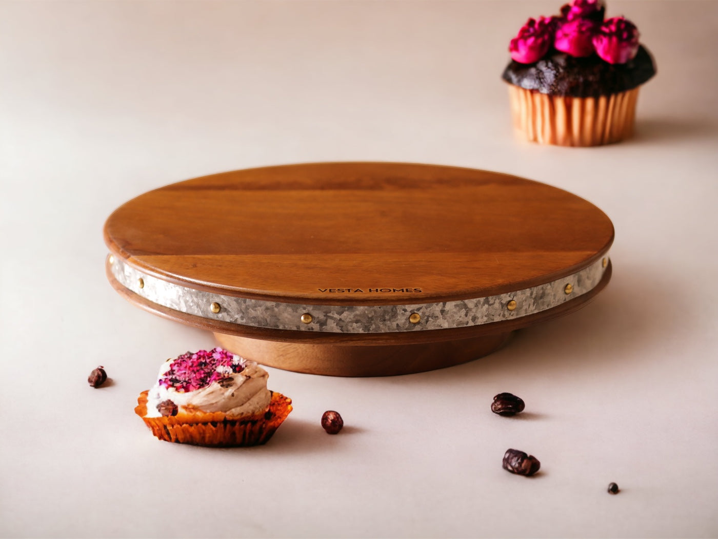 Cake Stand Or Rotating Cake Stand On A Background Stock Photo - Download  Image Now - Aluminum, Baking, Bread Knife - iStock
